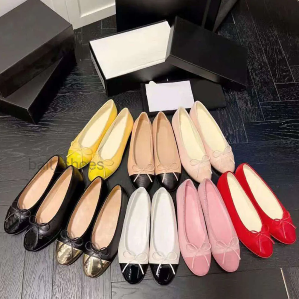 2024 Paris Designer de luxe Black Ballet Flats Chaussures Femmes Marques matelassées en cuir véritable Slip sur Ballerina Round Toe Ladies Dress Channel Zapatos