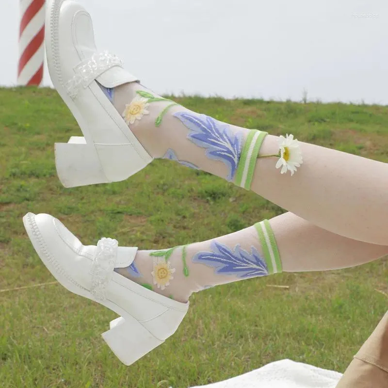 Chaussettes d'été Ultra-fines transparentes pour femmes, mode coréenne, broderie de fleurs, soie cristal, Harajuku, Vintage, chaussettes longues en Nylon