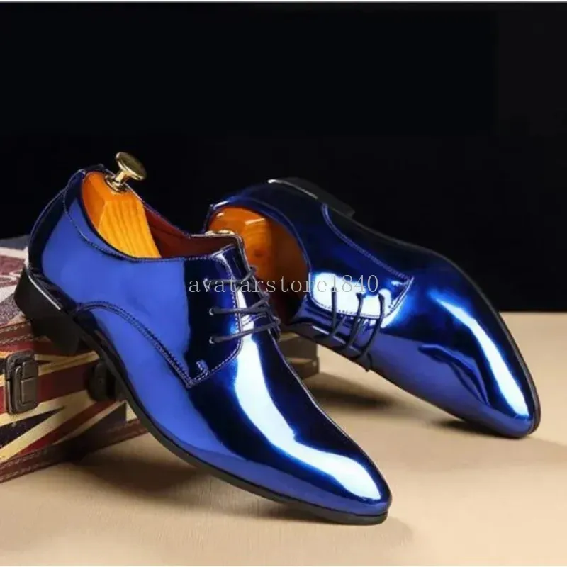 패션 트렌드 특허 가죽 남자 웨딩 신발 골드 블루 블루 레드 흰색 옥스포드 신발 디자이너 뾰족한 발가락 드레스 신발 큰 크기 37-48