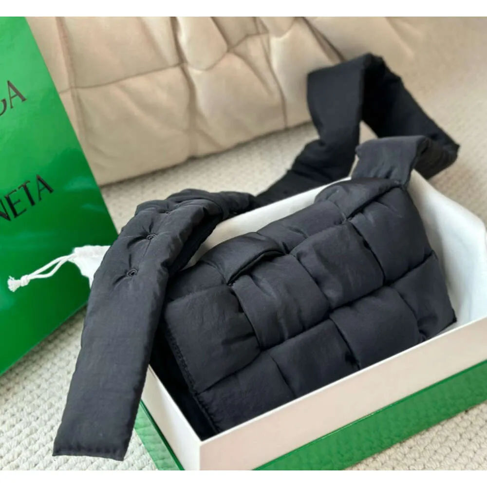 Classic Venetas Fashion 2024 Haling borsette borse bottini bottegs da donna sacca da uomo cassetta nylon nylon di alta qualità spalla spalla spalla borse da spalla 2y5b