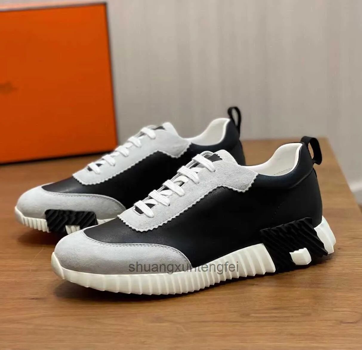 Famous Brand Men Bouncing Sneaker Shoes Calfskin Suede Leather White Black Blue Runner Sports Goatskin Light Sole Low Top Trainers Wholesale Walking with Box