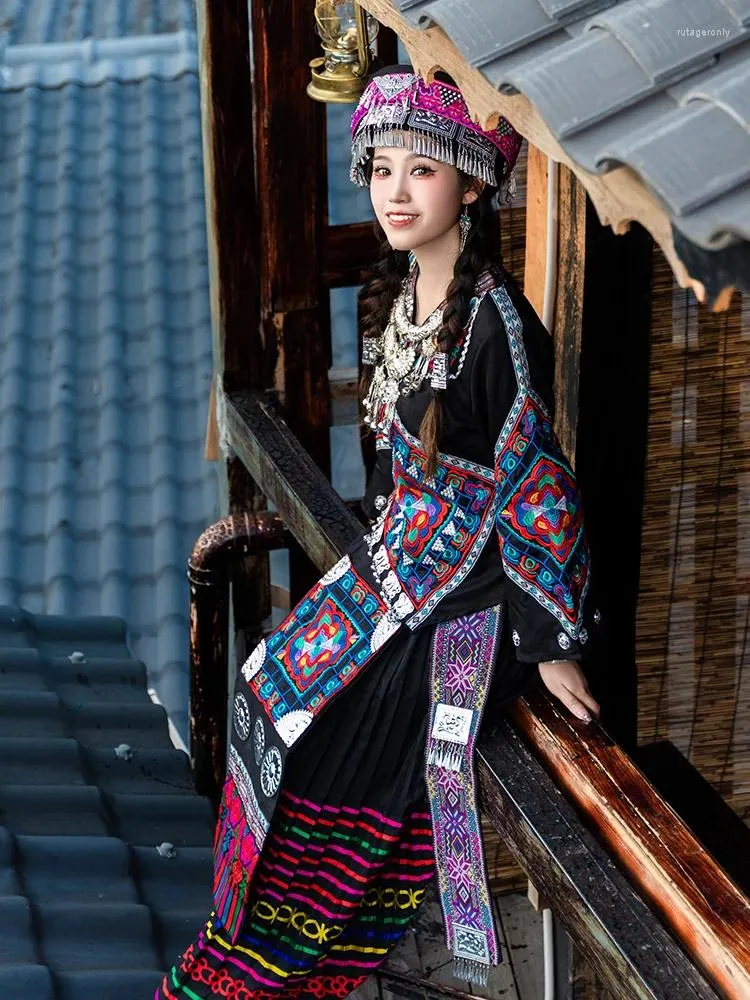 Ubranie etniczne Guizhou Miao kostium mniejszościowy scena dla dorosłych wydajność długiej krótkiej spódnicy Miao po wycieczkach