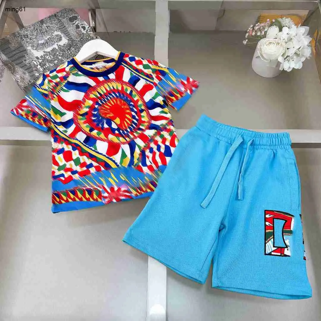 Marken-Trainingsanzüge für Kinder, Baby-T-Shirt-Anzug aus Leinenimitat, Größe 100–160, kurze Ärmel mit buntem Muster und Schnürshorts, 20. Januar