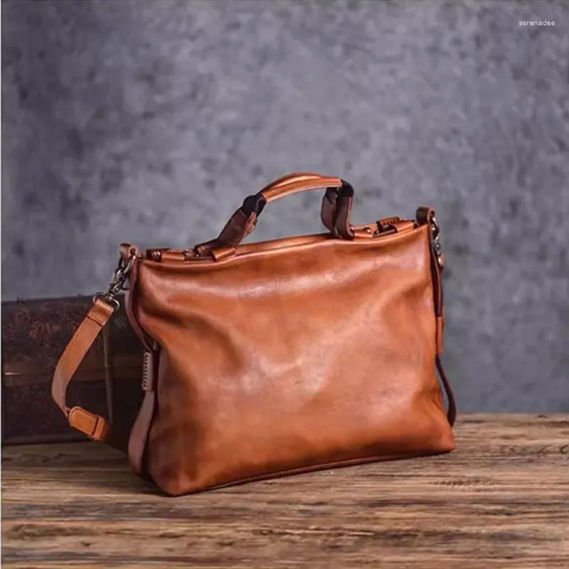 Bortkyror Vintage Designer äkta läder Mäns messenger väska avslappnad högkvalitativ mjuk äkta cowhide utomhus researbete axel axel