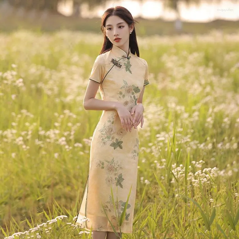 Vêtements ethniques Cheongsam 2024 Femmes Été Simple et élégant Rétro Style chinois Fleur Moyen Long Jeune Robe améliorée
