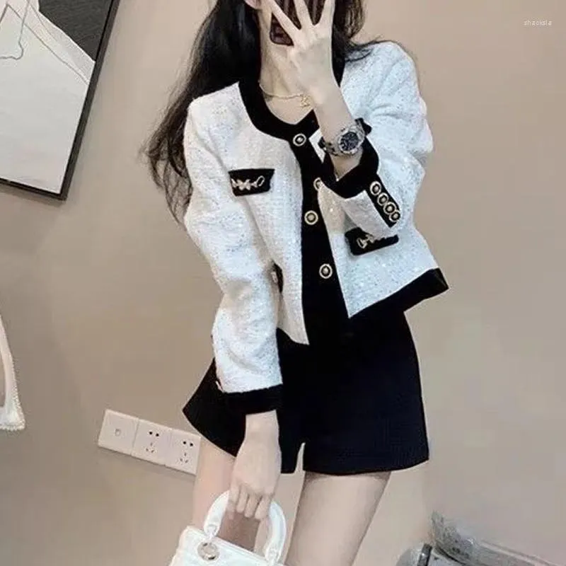 Kvinnorjackor Autumn Fashion Korean Edition Celebrity Light Luxury Thin Small Fragrant Coat Versatile Western Short Long Sleeped Top