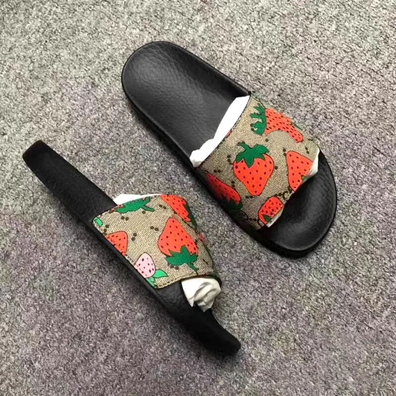 Sandálias de moda de marca Top Quality Borracha Mens Mulheres Sliders Mule Designer Flat Slipper Sapatos Casuais Verão Praia Slide Ao Ar Livre Viagem Presente Sandália de Lona Com Caixa