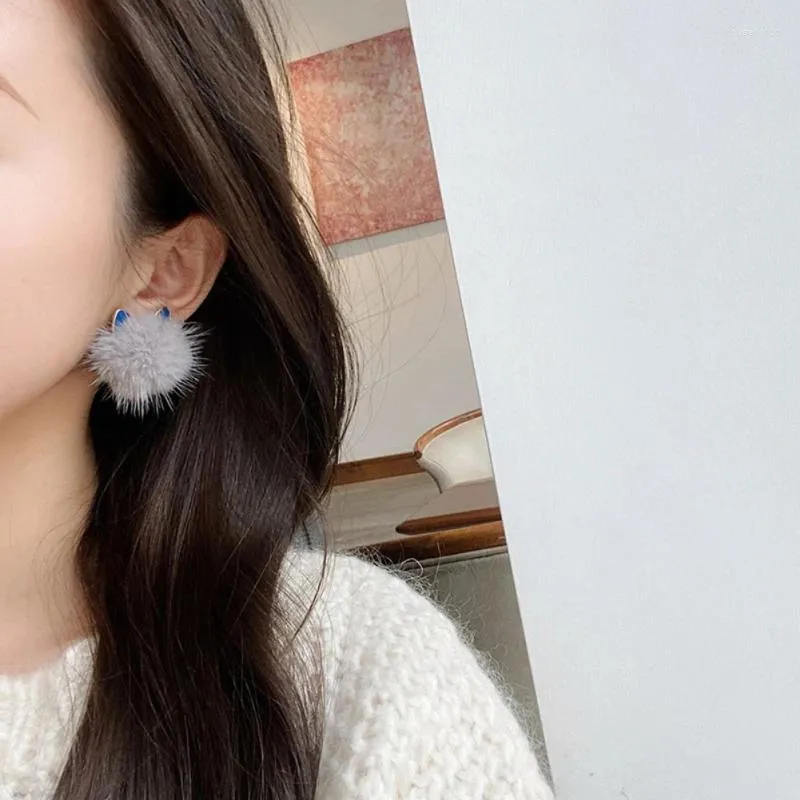 Boucles d'oreilles mignon flocage en peluche chat boucle d'oreille pour femmes filles dessin animé hiver coréen mode oreille ongles bijoux fête anniversaire cadeau en gros
