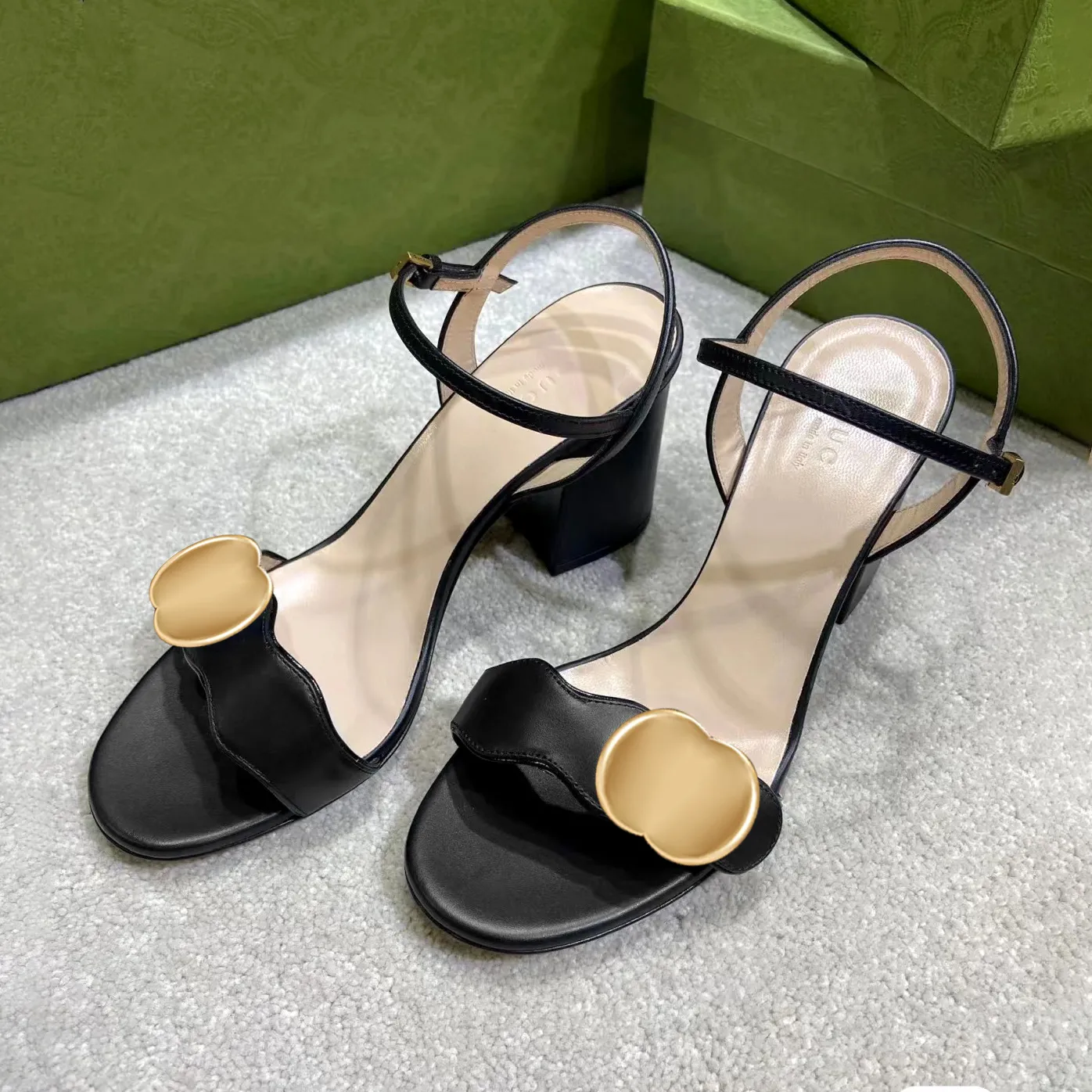 Damen Luxurys Designer Walking Slipper Kleidschuhe 2024 Neue Schieberegler Sommer -Reiseplattform Casual Shoe Slide Weiche echte Leder -Leder -Ferse Mode Sandale Mule
