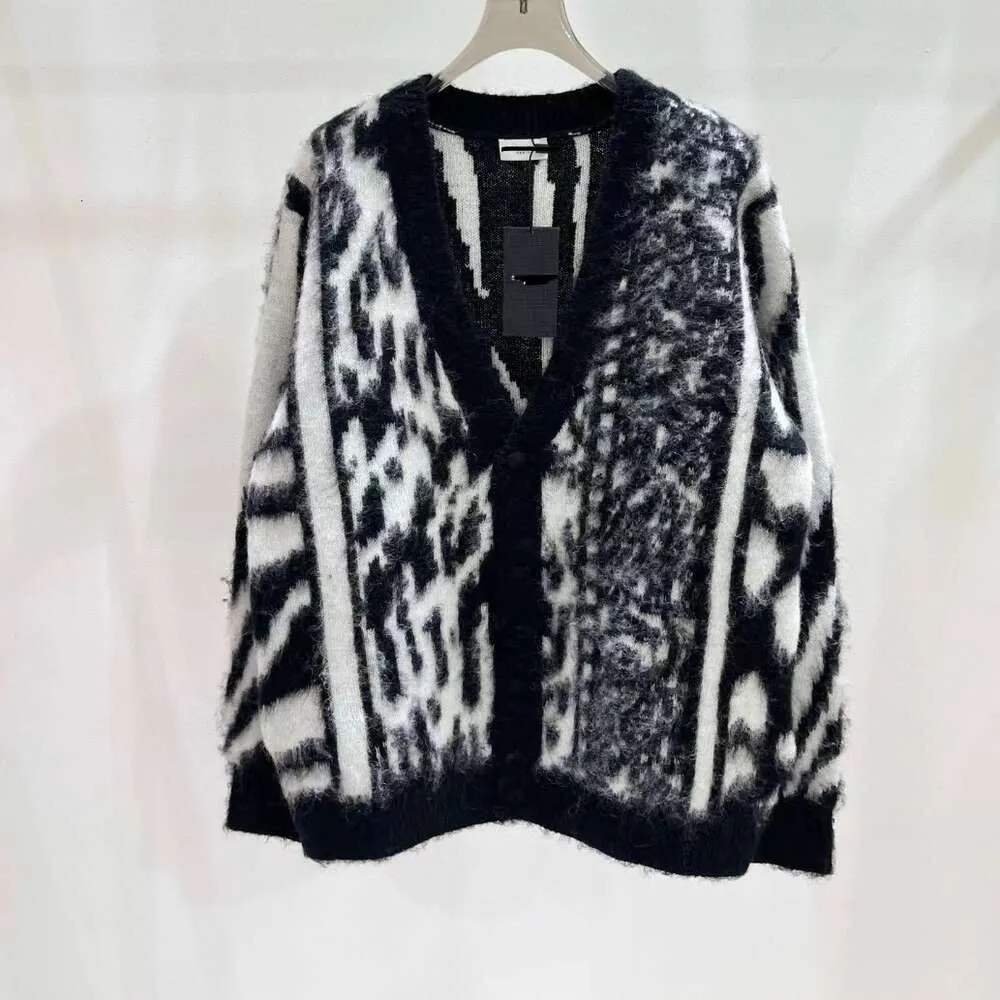 Sweaters Womens 2023 Sonbahar/Kış Yeni Kadınlar Maheimao Leopar Desen Jacquard Sweater V-Neck Uzun Kollu Kat Hardi