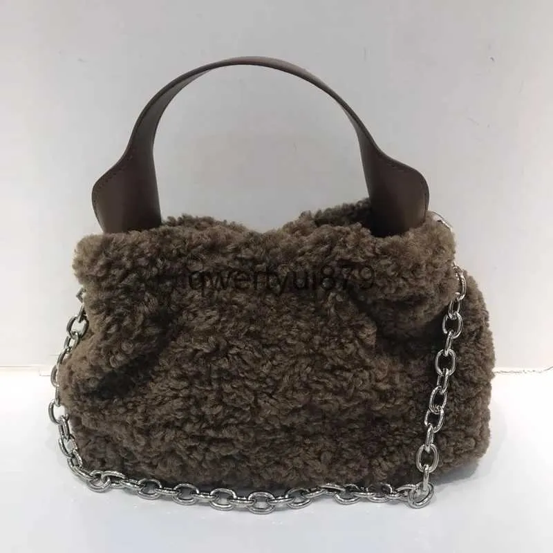 女性向けのトートフェイクファーバケツバッグ高級デザイナーとバッグと財布2023 New Fasion Lambswool Cain decorate Soulder crossbodyh24131