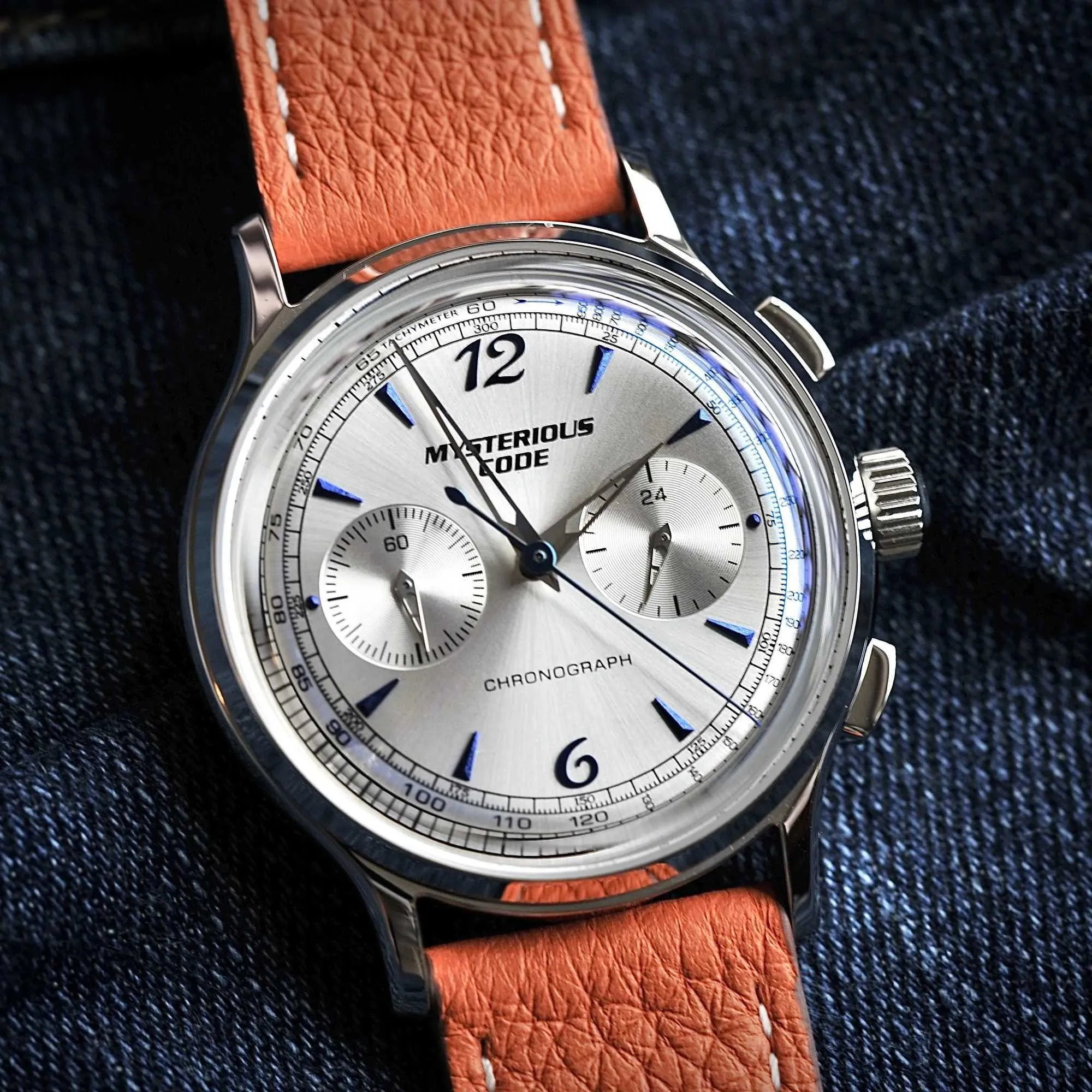 DHgate.com:Mens MYSTERY CODE Homage Chronograph Watch with