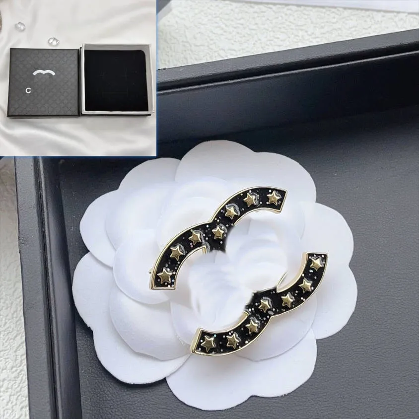 Broche de créateur de luxe noire, broche cadeau d'amour romantique, Design classique, épingles de fête d'anniversaire de mariage, de haute qualité, marque chaude avec boîte à bijoux