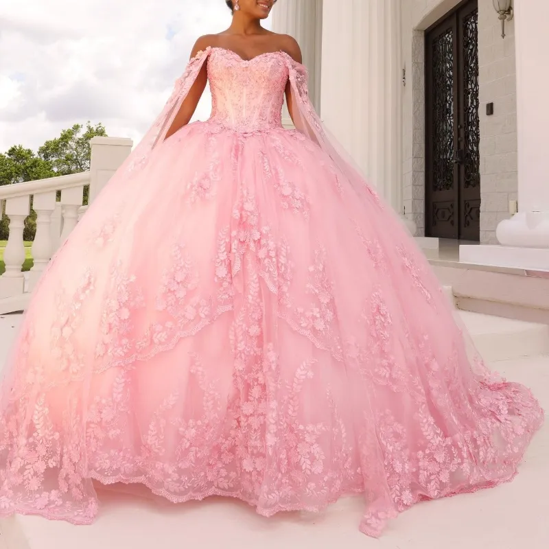 Mexico Pink Off the Shoulder Ball Gown Quinceanera Dress for Girl Applique Lace Tull med Cape Birthday Party Glows Prom Dresses Sweet 16