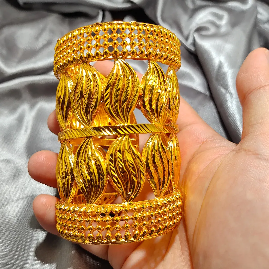 Bangles topkwaliteit Dubai Gold Color Bangles For Women Vintage Bride Wedding Bracelet Bangles Africa Arabische sieraden Gratis maat