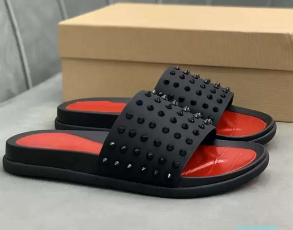 2024 Man Classic Spiks Kaptaki płaskie kolce ślizgowe sandały męskie grube gumowe kołki śliskie Slajdy Platforma Mole dla mężczyzn Summer Casual Fashion 771