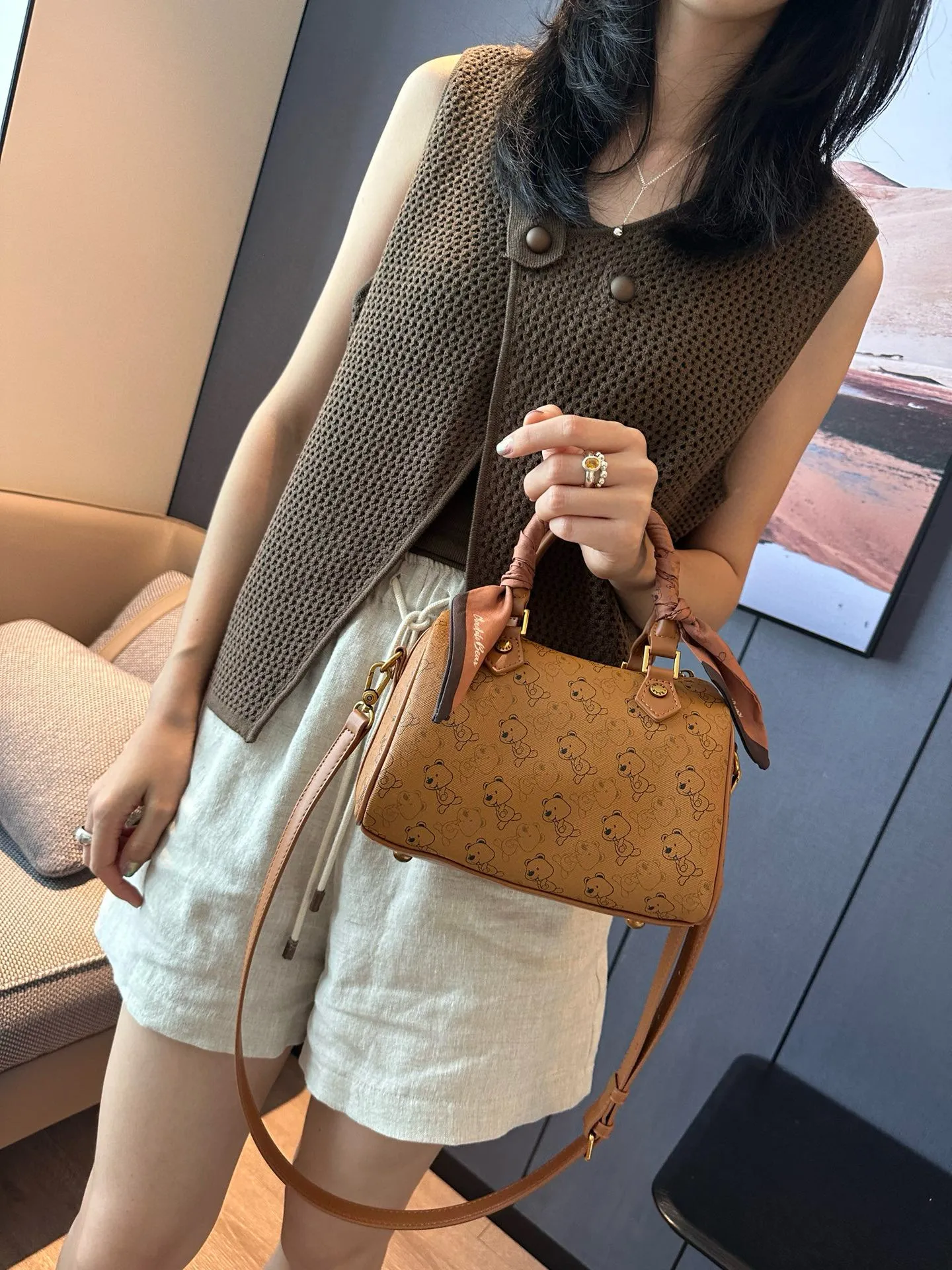 【数量限定】 Artist Komplex Brownee Dog Shoulder Bag Brown Ayla Snake Embossed Color Block Vegan Leather Handbag