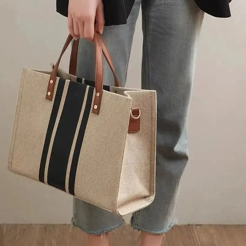 Before by Luigi Benetton Borsa Tracolla da Donna Borsa a Spalla Multifunzione Scuola Lavoro Tempo Libero Palestra Tasca Messenger Crossbody Bag (BLU