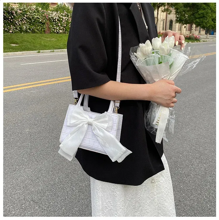 Japanese Streetwear Bag: Trendy Solid Bow Top Handle