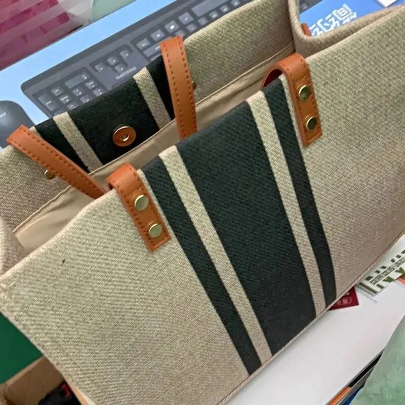 Canvas Travel Bag Mini Size PU Material Striped Pattern Zipper