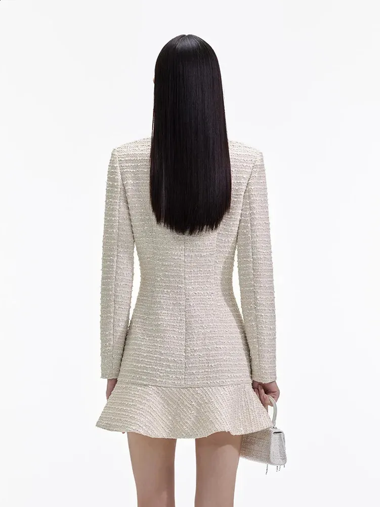 ワンピース HUECLOSET Lien Tweed Shirring Mini Dress 25KERO481 Elegant Pearl Rhinestone Tweed Mini white dress with Ruffles