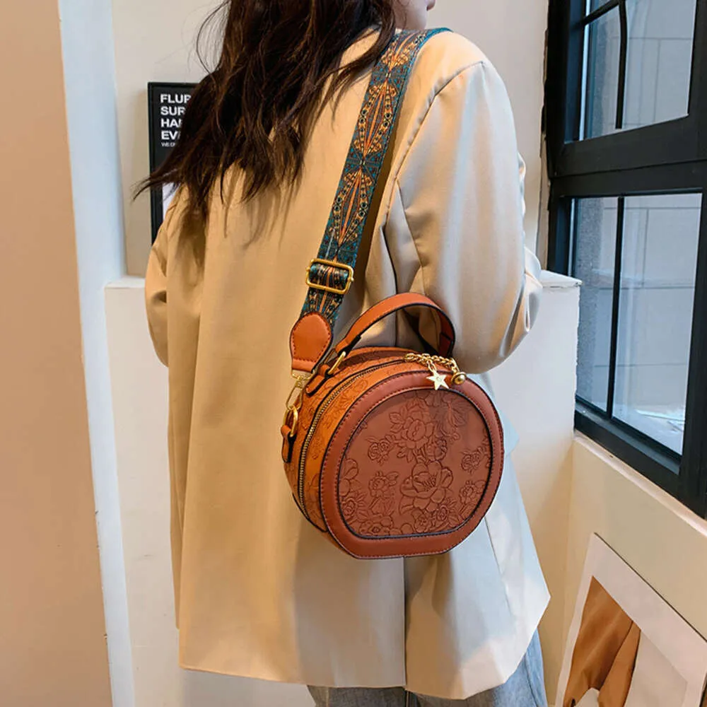 DHgate.com:Womens Jet Set Charm Top Zip Pochette: Leather
