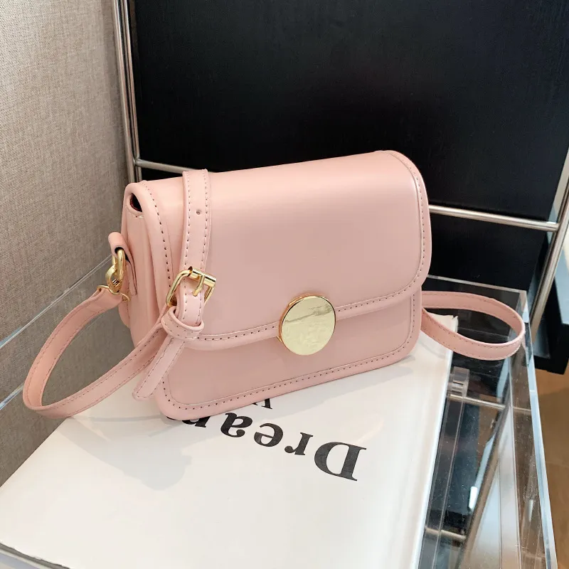 DHgate.com:Fashion Shoulder Bag - Chic Underarm Square Bag