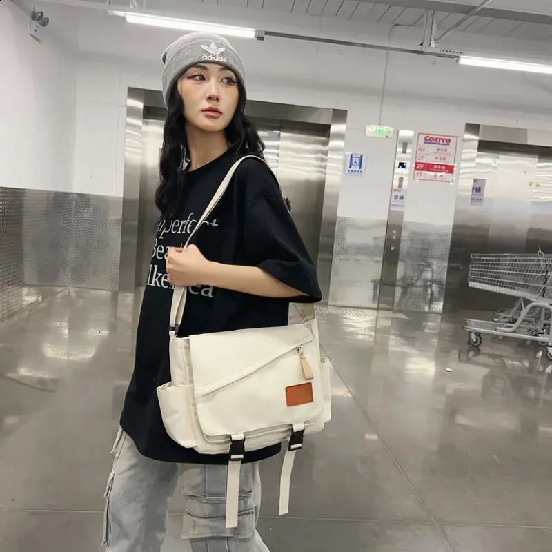 Saldi Borsa a tracolla Xiaomi Mijia 11L di grande capacà, borsa a più scomparti, borsa sportiva casual per studenti. Può contenere un laptop da 14 pollici. - Banggood alia Mobile