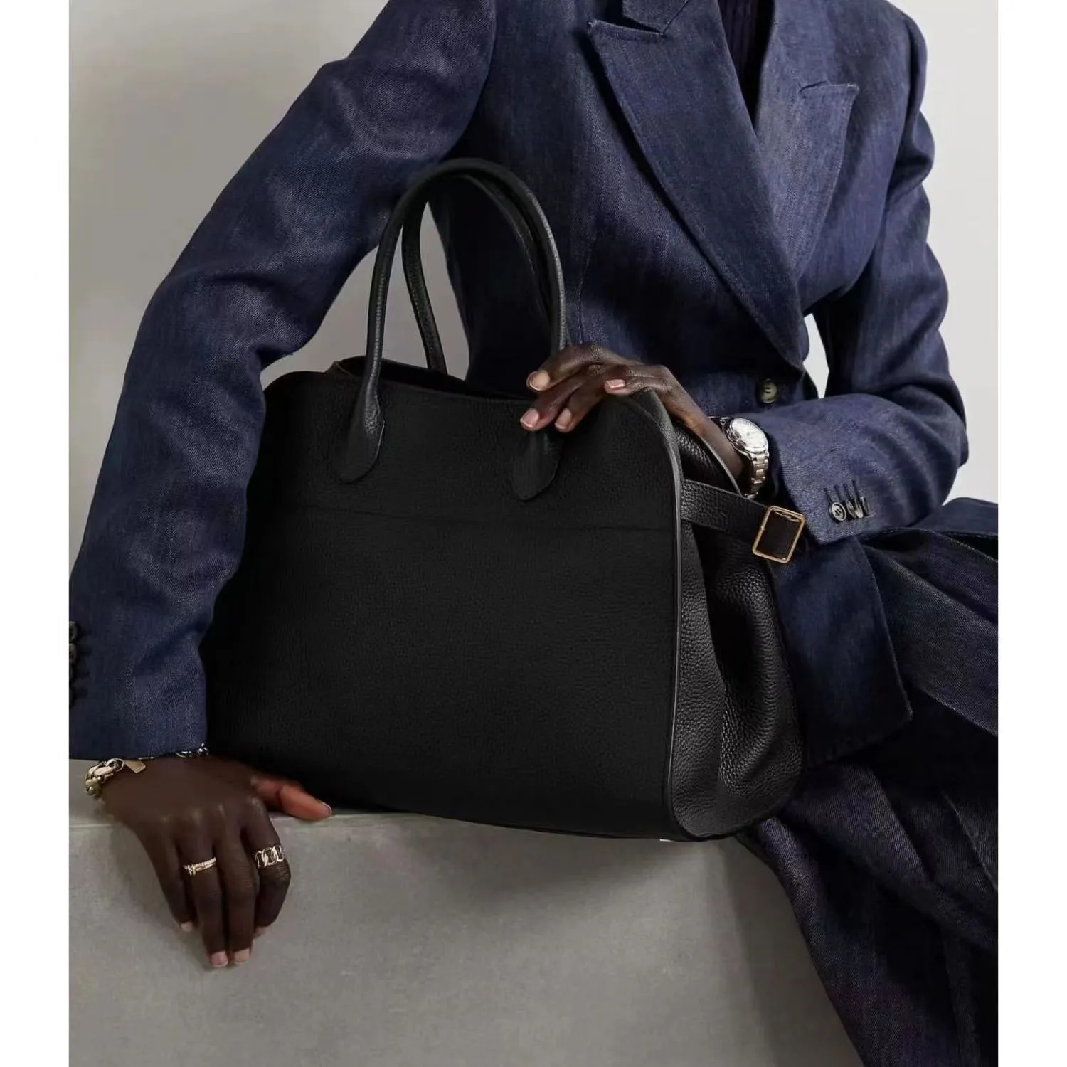 DHgate.com:2024Cowhide Versatile Commuter Tote: Large