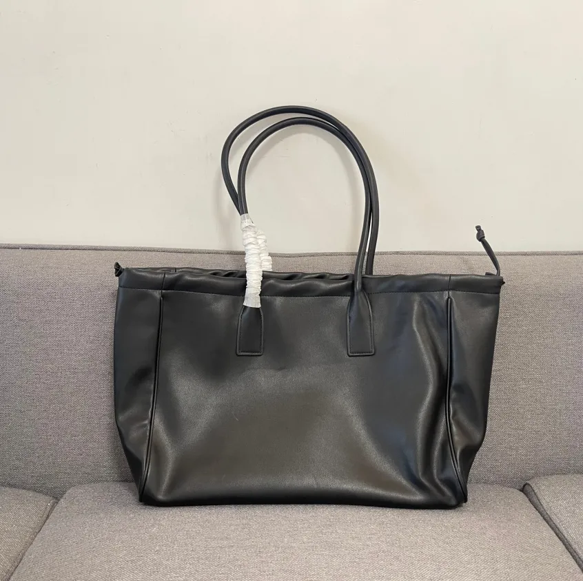 Designer Shoulder Handbags: Elegant Leather Tote Bag, Womens