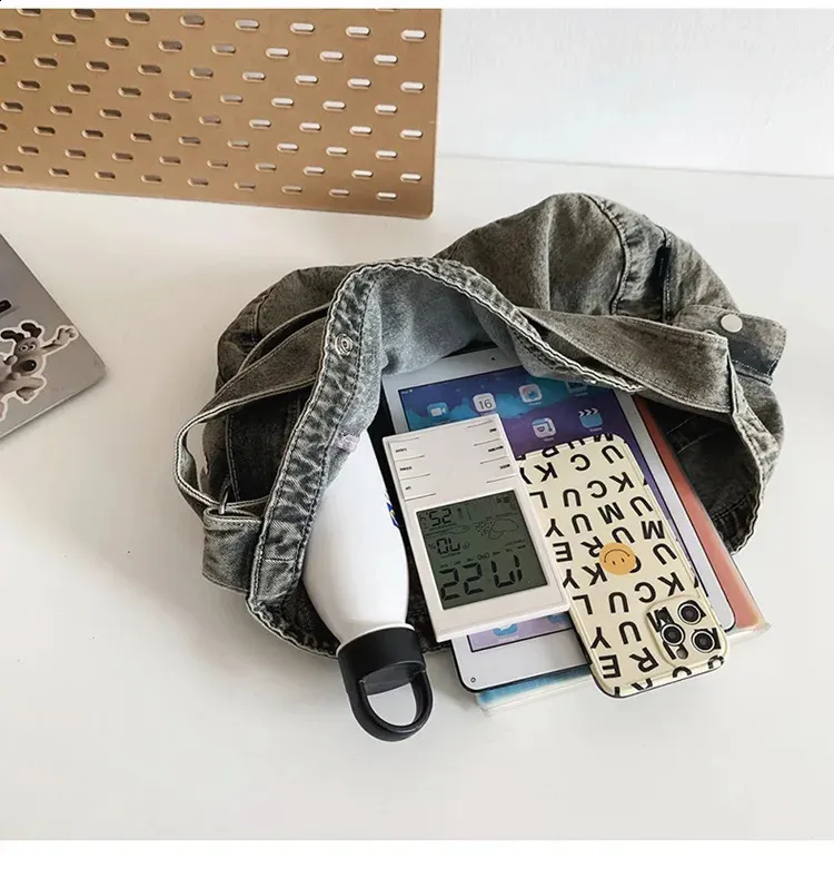 DHgate.com:2024Y2K Aesthetic Denim Crossbody Bag, Vintage