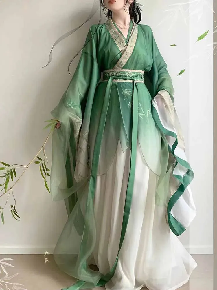 green emerald velvet dress W'25 Hanbok Collection main image 0
