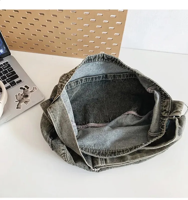 DHgate.com:2024Y2K Aesthetic Denim Crossbody Bag, Vintage