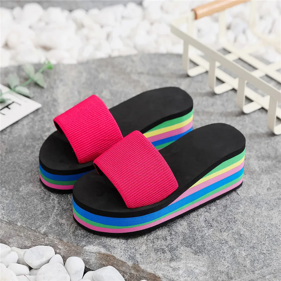 2024 Nouveau livraison gratuite Fashion Rubber Foliness Green Hoof Heels Slippers Flip Flip Flip Flip interieur sans glissement de salle de bain