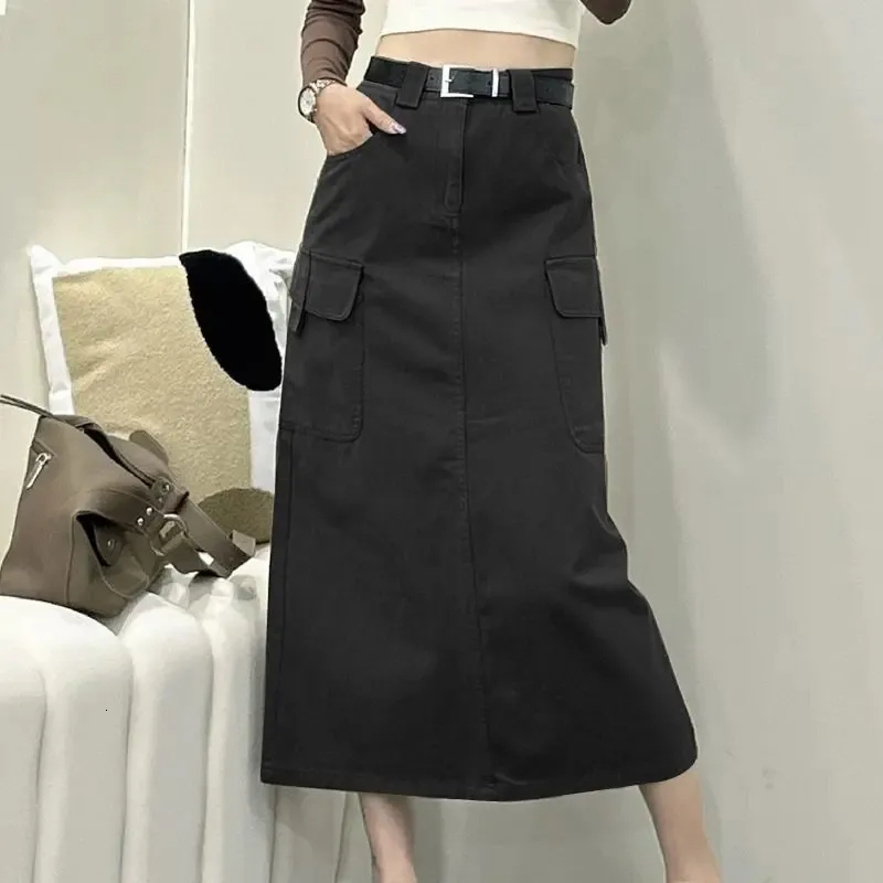 Vintage-Style Cargo Skirt: Button Front Detail, Versatile