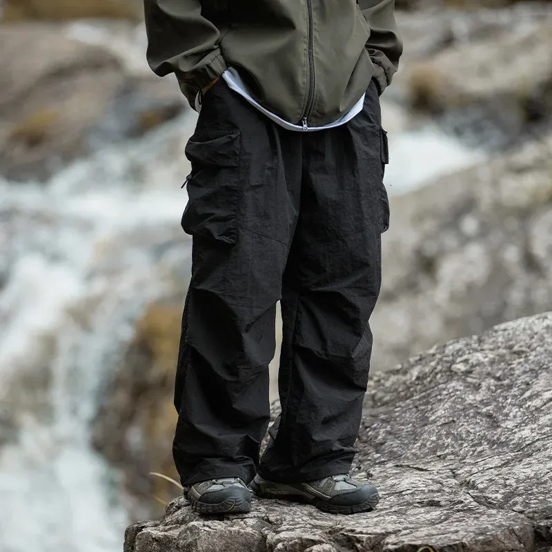 Oversized Parachute Cargo Pants: Waterproof, Casual Style