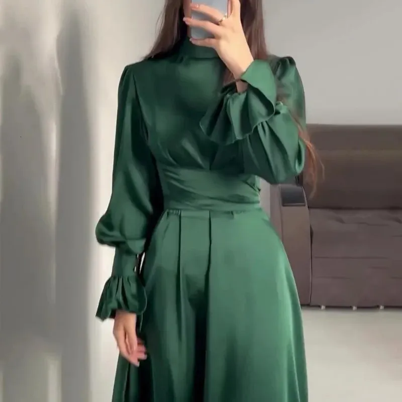 Elegant Women's High Waist Turtleneck Dress with Sleeves - Solid Color, Long Sleeve, Slim Fit for Spring and Autumn (240807)