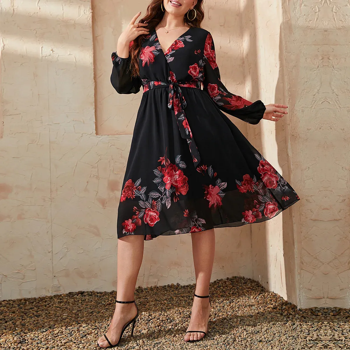 Plus Size Bohemian Black Floral Dress - Long Sleeve V-Neck Knee-Length  Loose Fit for Women