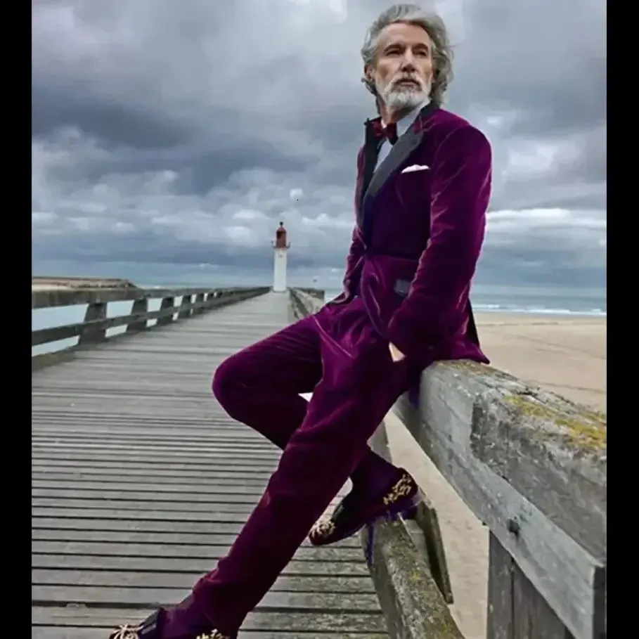 Premium Purple Velvet Slim Fit Suit: Groomsmen, Prom, Wedding - Main Image