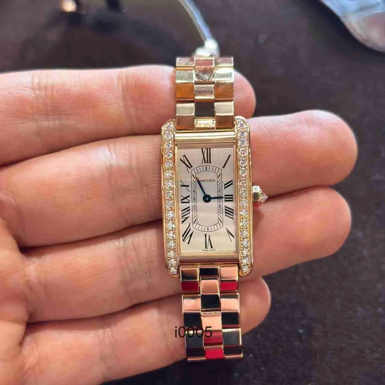Elegant Womens Tank Watch - Luxury Designer Style, Precision  display picture 2