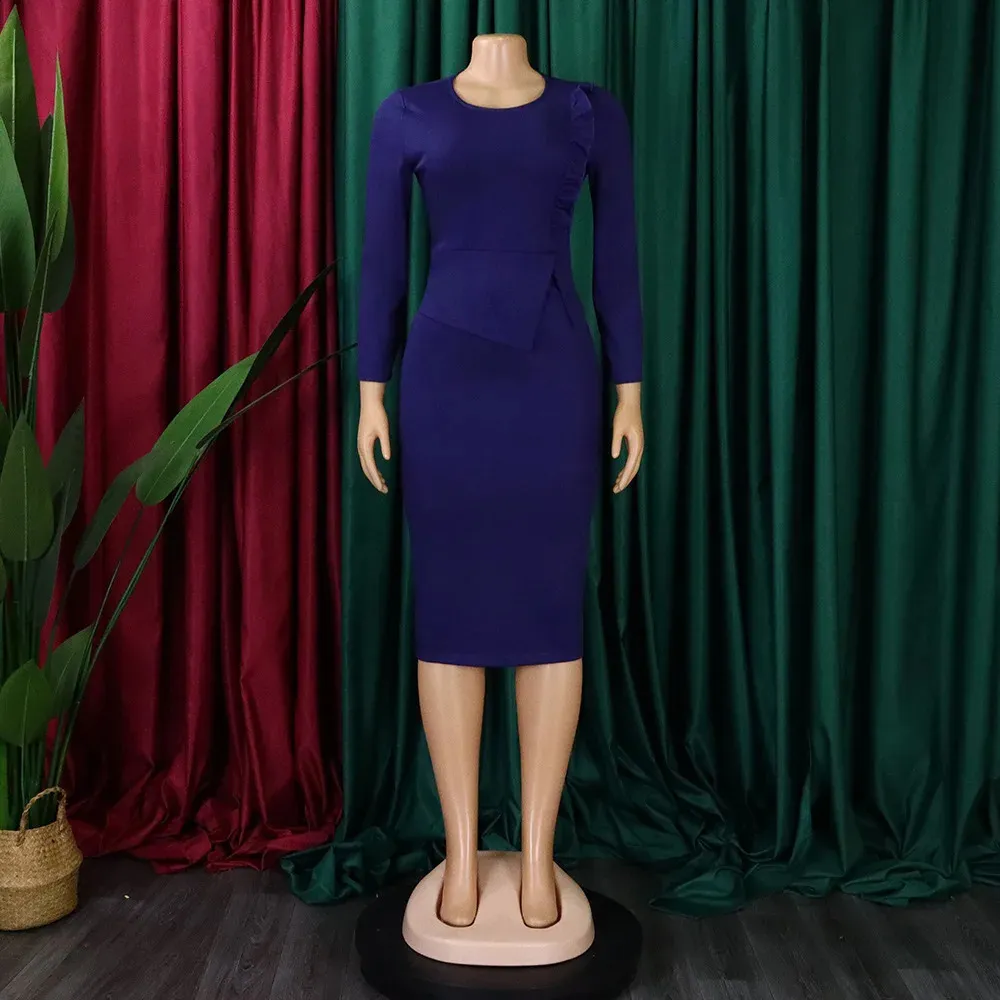 Elegant Red Knee-Length ss with Ruled Detail