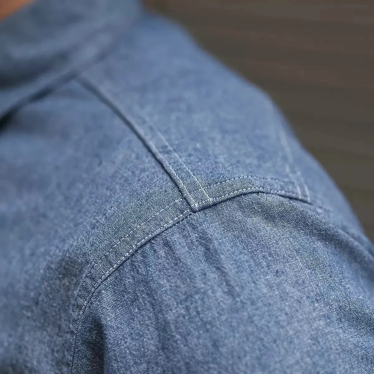 Camisa De Trabajo De Chambray Para Hombres: Manga Larga, Bolsillo Azul De  Botón, Ajuste Casual De 41,46 € | DHgate, image size:1200x1200