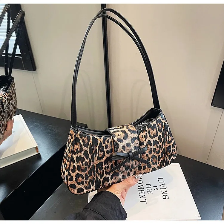 女王蜂 qb Luxury Big Shoulder Bag 新品未使用