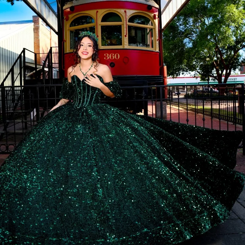 Emerald Green Sequin Ball Gown Quinceanera Dress with Sweetheart Neckline  and Lace-Up Back Floor-Length Tulle Dress