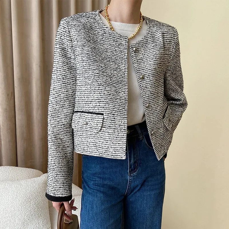 Elegant Short Tweed Jacket: Womens Spring/Autumn Wool Blend Coat