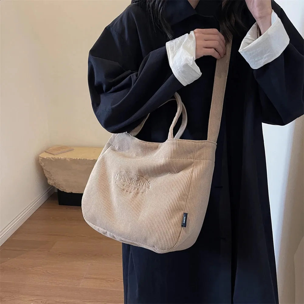 ショルダーバッグ・ポシェット EMBROIDERY LOGO CORDUROY SHOULDER BAG light blue DHgate.com:Corduroy Crossbody Bag: Large Capacity Embroidery