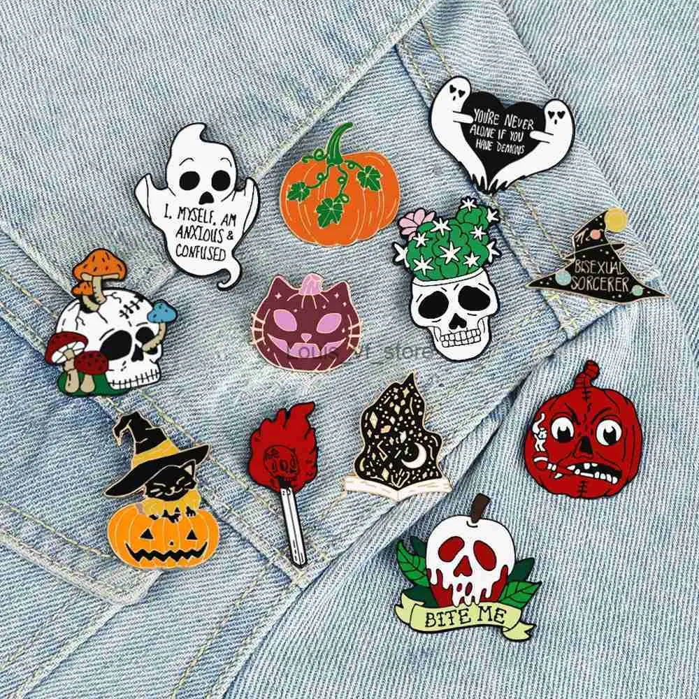 Brooch Pins Halloween Themed Enamel Badges: Pumpkin, Skeleton