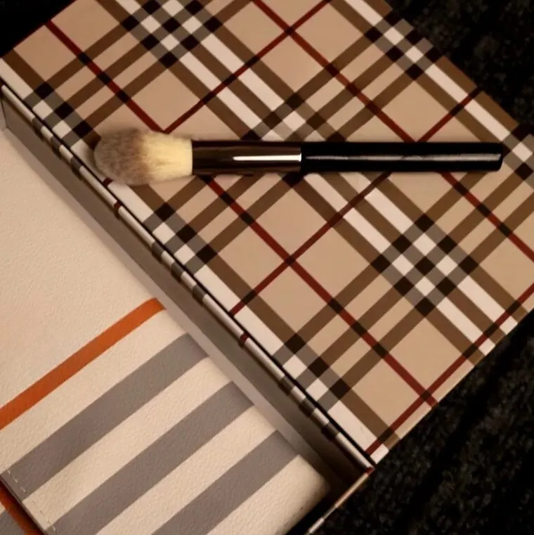 Luxury Makeup Brushes Cosmetic Brush Set With Designer Grid Case