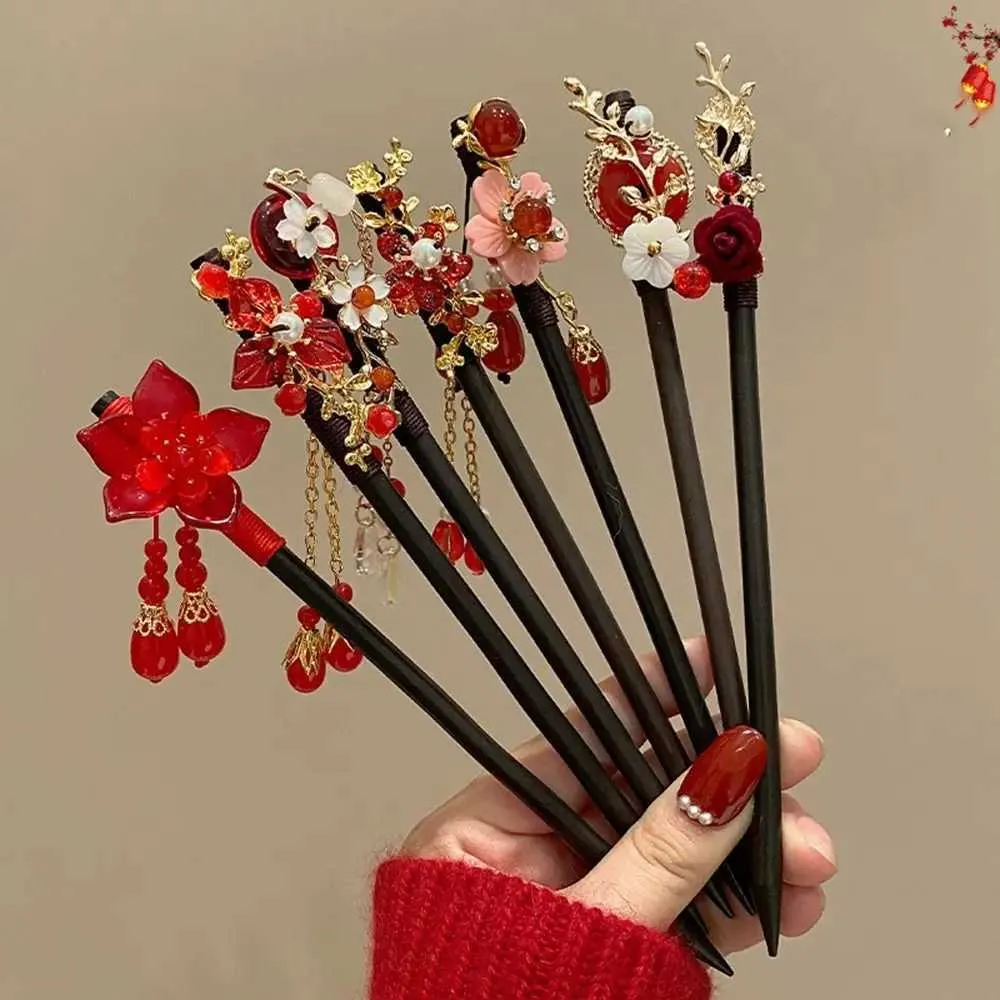 Vintage Wooden Hair Stick - Retro Hairpin with Red Flower  display picture 2