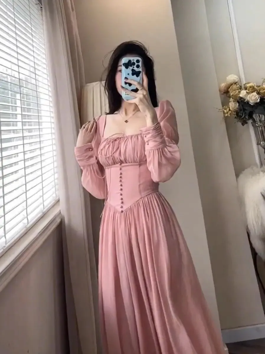 Retro Elegance: French Square Neckline Tight Corset Princess